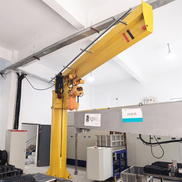 Grue à flèche autoportante